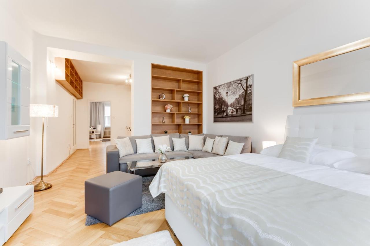Exclusive Riverside Apartment In The Heart Of Praga Exterior foto